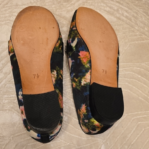 Seychelles Black Slip-On Loafers with Classic Silhouette - Picture 7 of 11